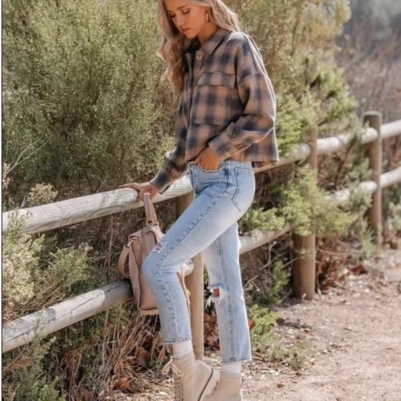 Plaid crop button down shacket - Picture 3 of 5